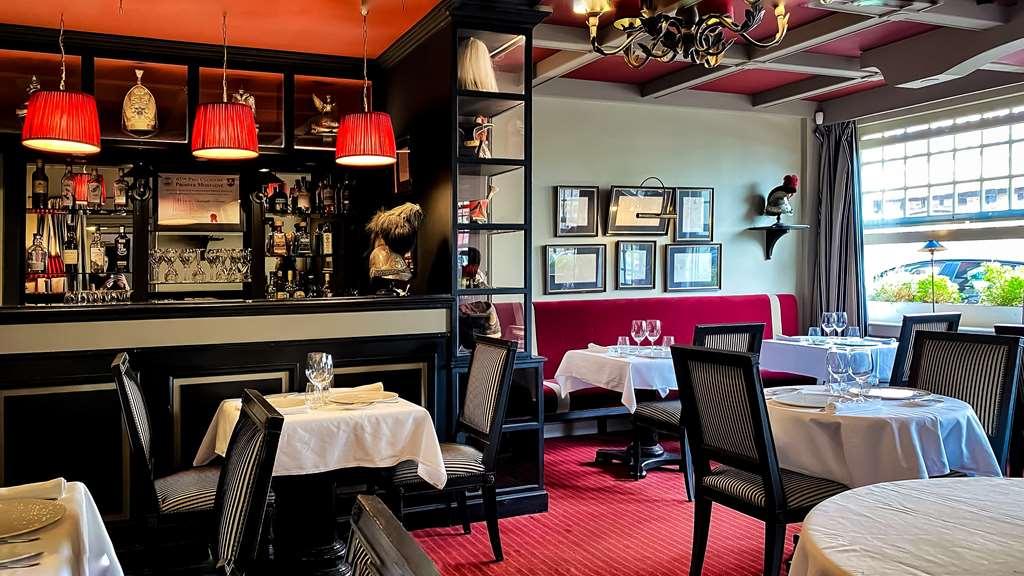 Hotel La Licorne & Spa Lyons-la-Foret Restoran gambar