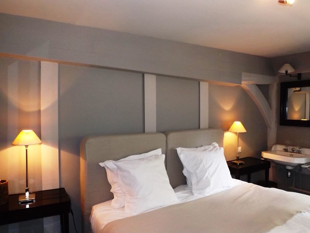 Hotel La Licorne & Spa Lyons-la-Foret Luaran gambar